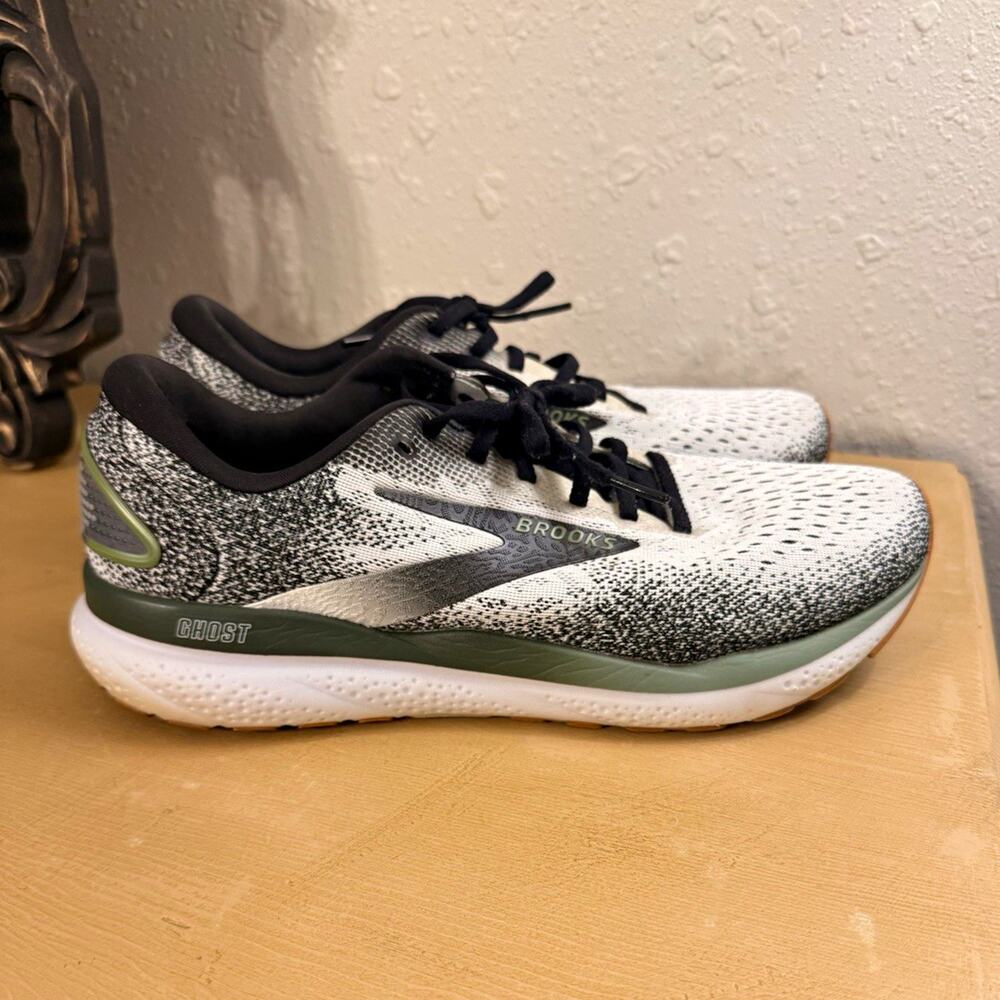 Brooks Ghost Men’s Running Sneakers Breathable Mesh White/Black/Green 10.5 med D